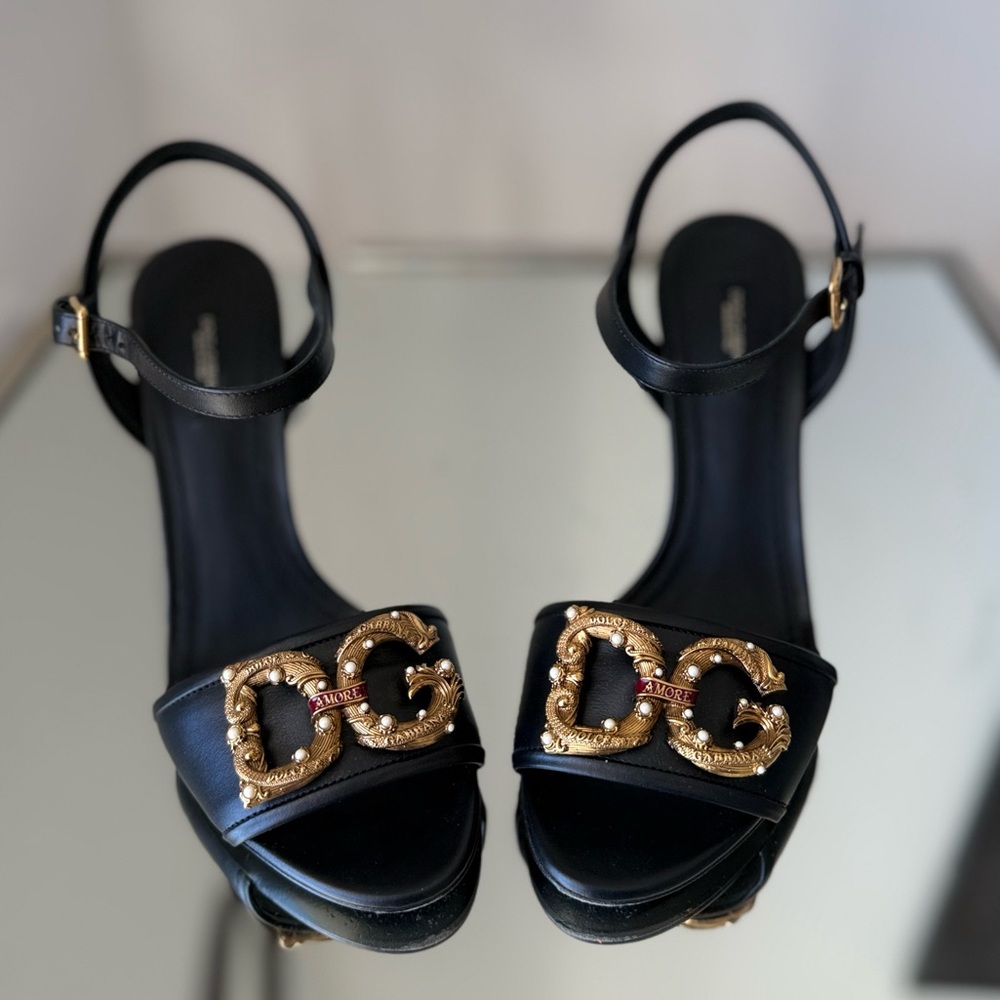 Like new DOLCE & GABBANA Dg Amore 95mm Pearl embellished Sandals 38 $975 - Picture 3 of 10